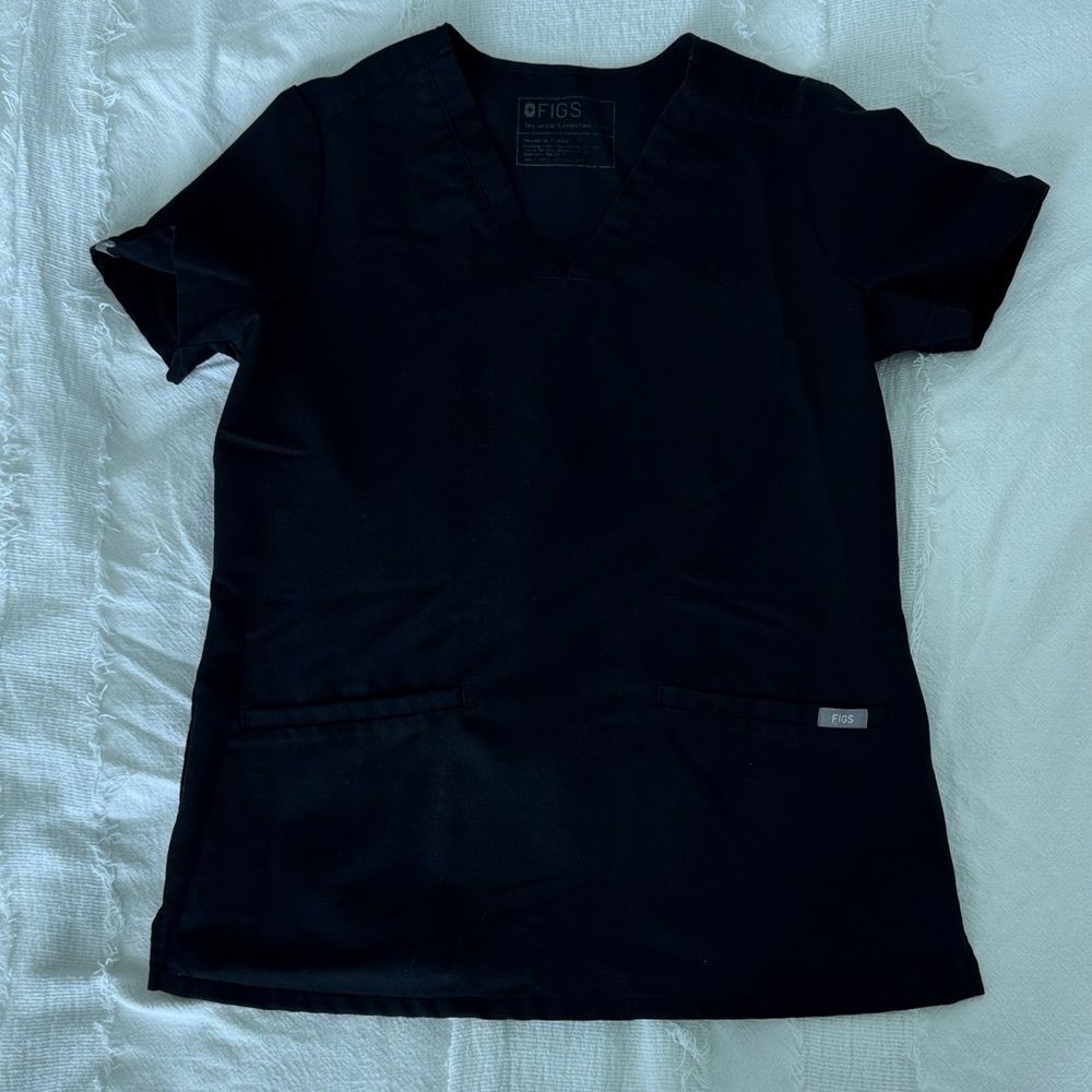 FIG SCRUB TOP